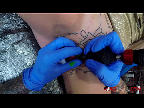 ❤️ Extrem tattooed Hottie Sully Savage krut en Tattoo op hirem Klitoris ❤️❌ Sluts op lb.dreamlandpassionjourney.ru ❌